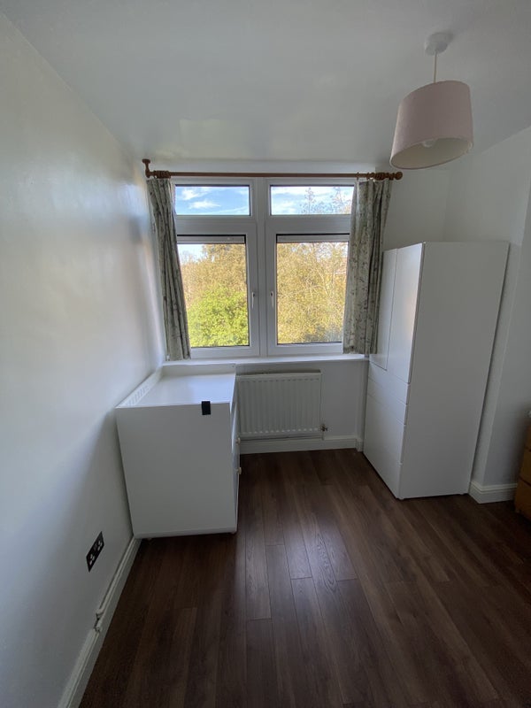 Room Tilford Gardens in Greater London