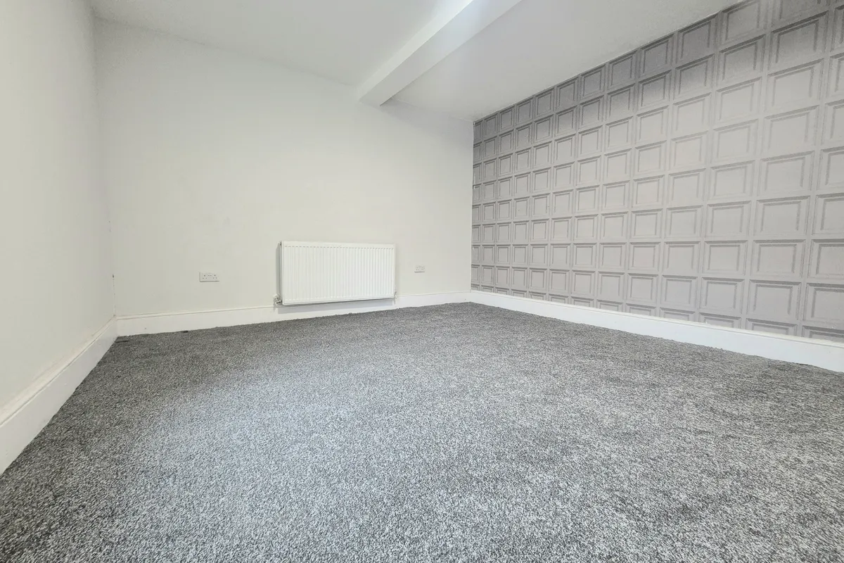 Flat Wellington Place in Calderdale