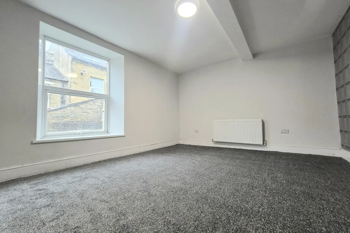 Flat Wellington Place in Calderdale