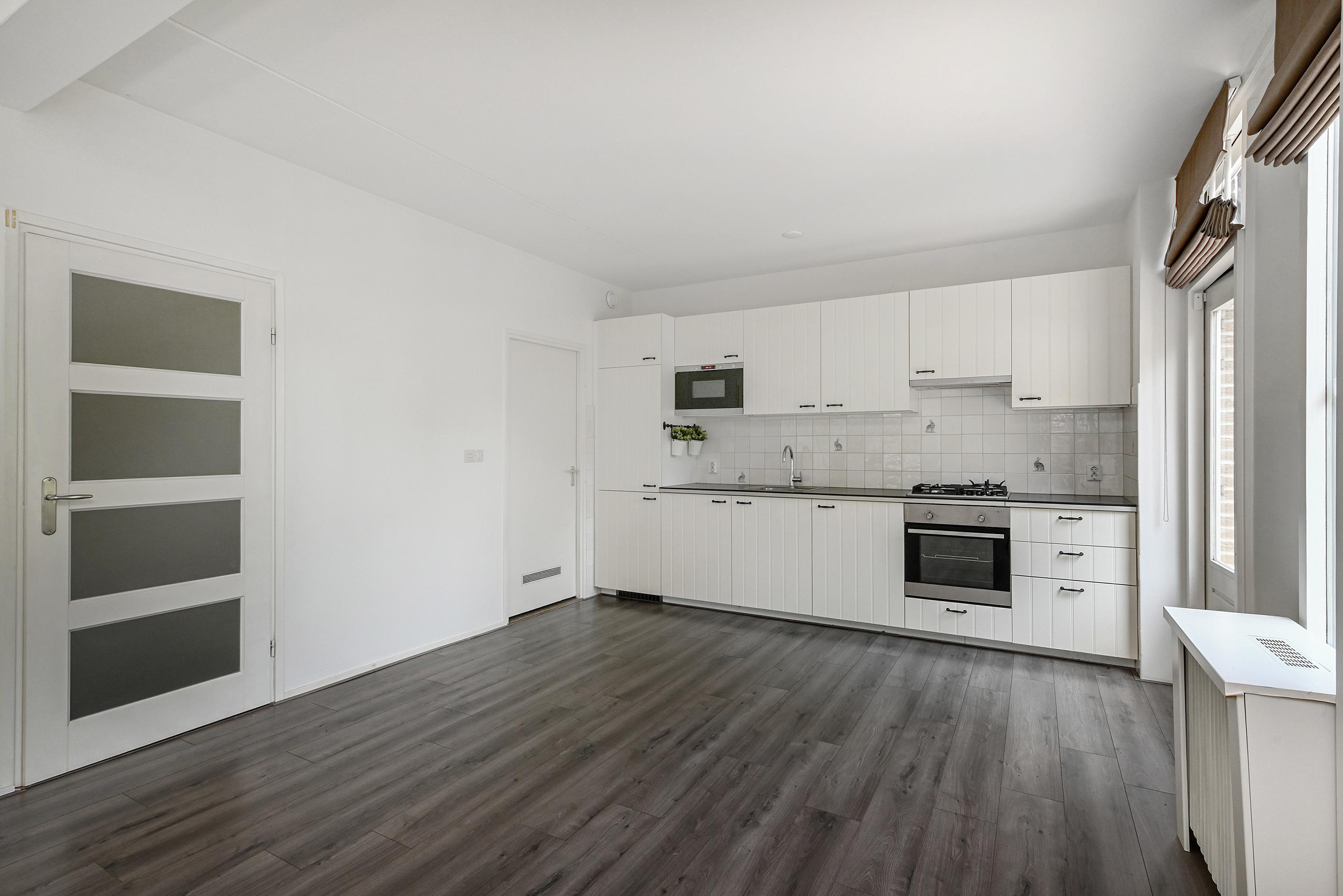 Tussenwoning te koop: Distelweide 145, Voorburg