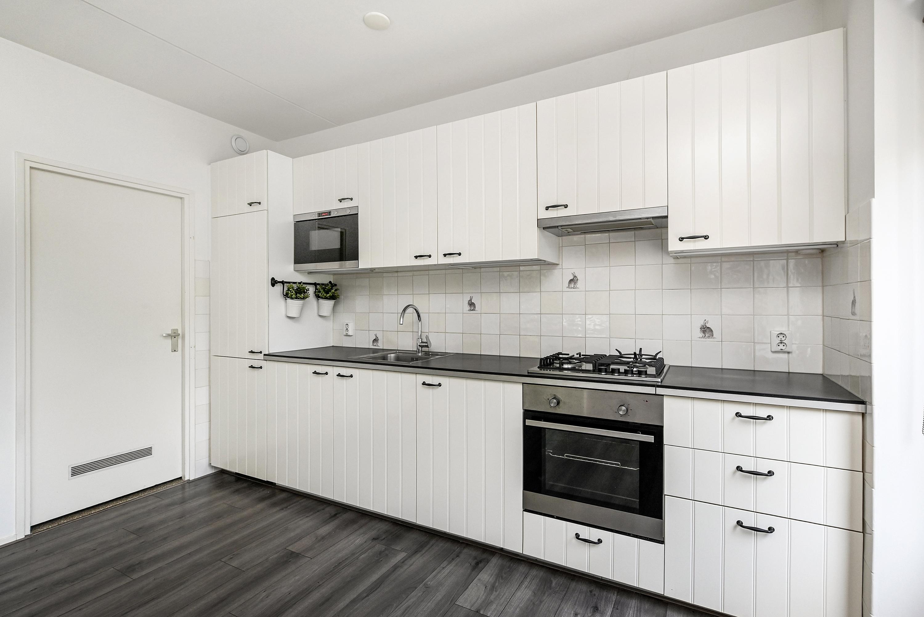 Tussenwoning te koop: Distelweide 145, Voorburg
