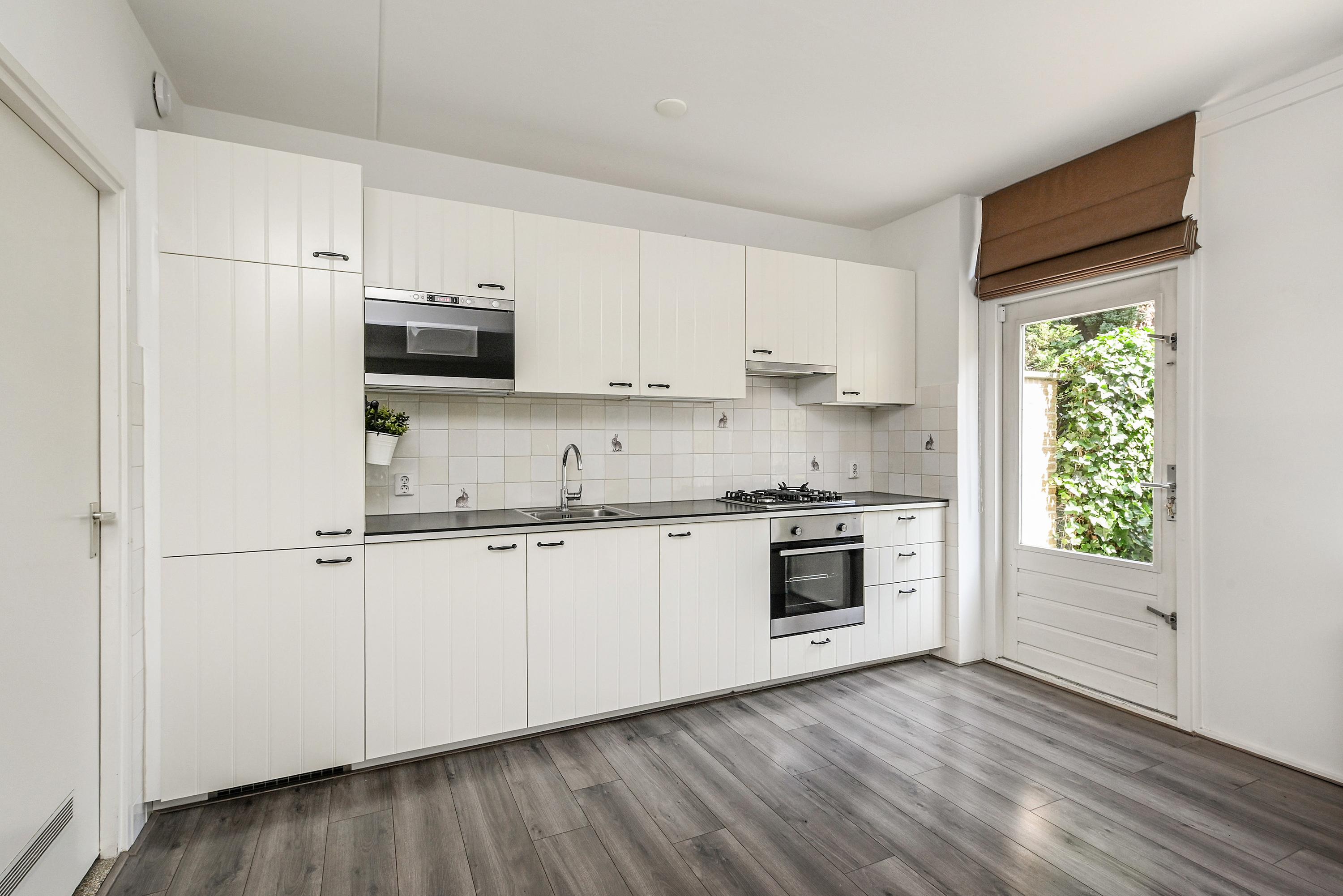 Tussenwoning te koop: Distelweide 145, Voorburg