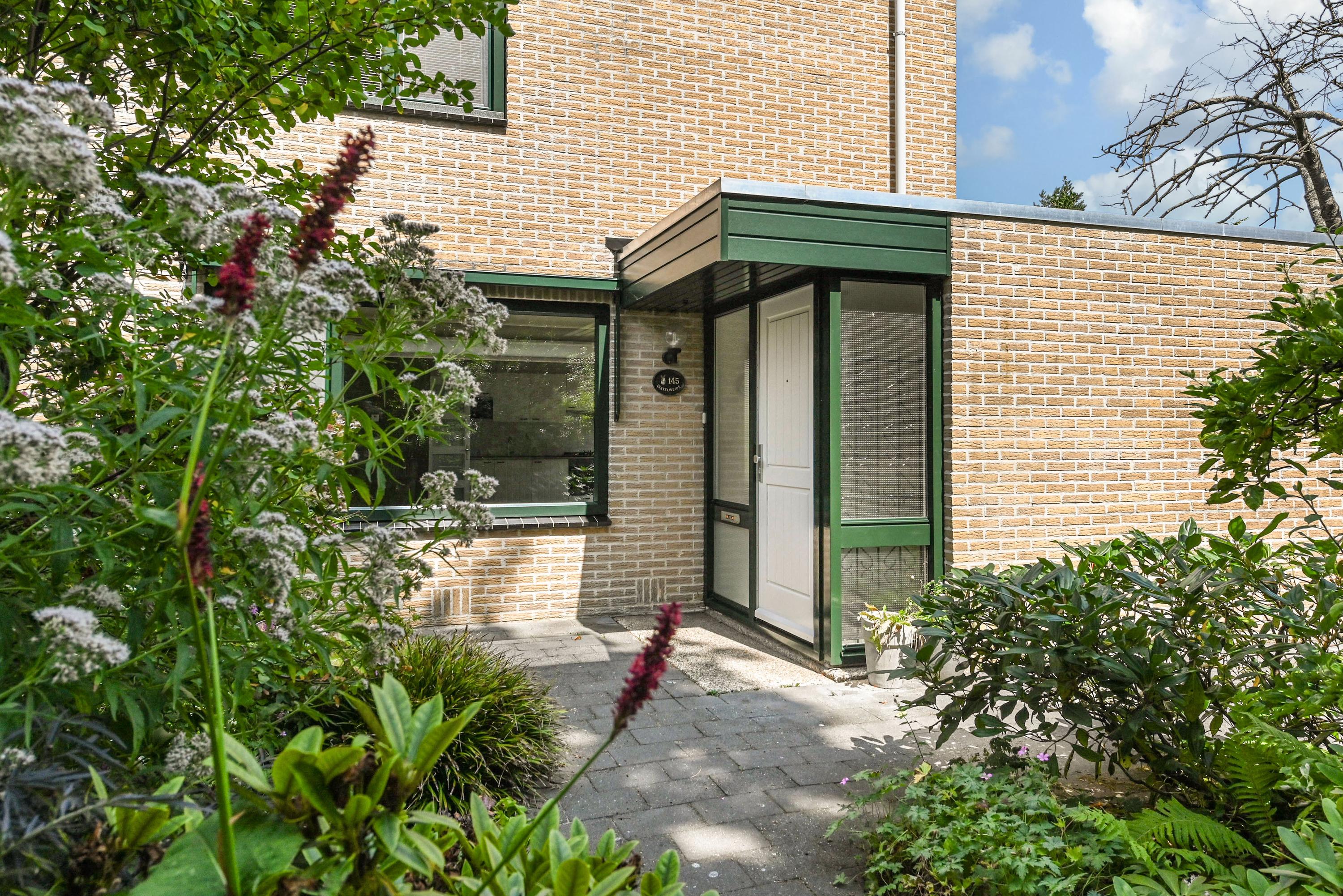 Tussenwoning te koop: Distelweide 145, Voorburg