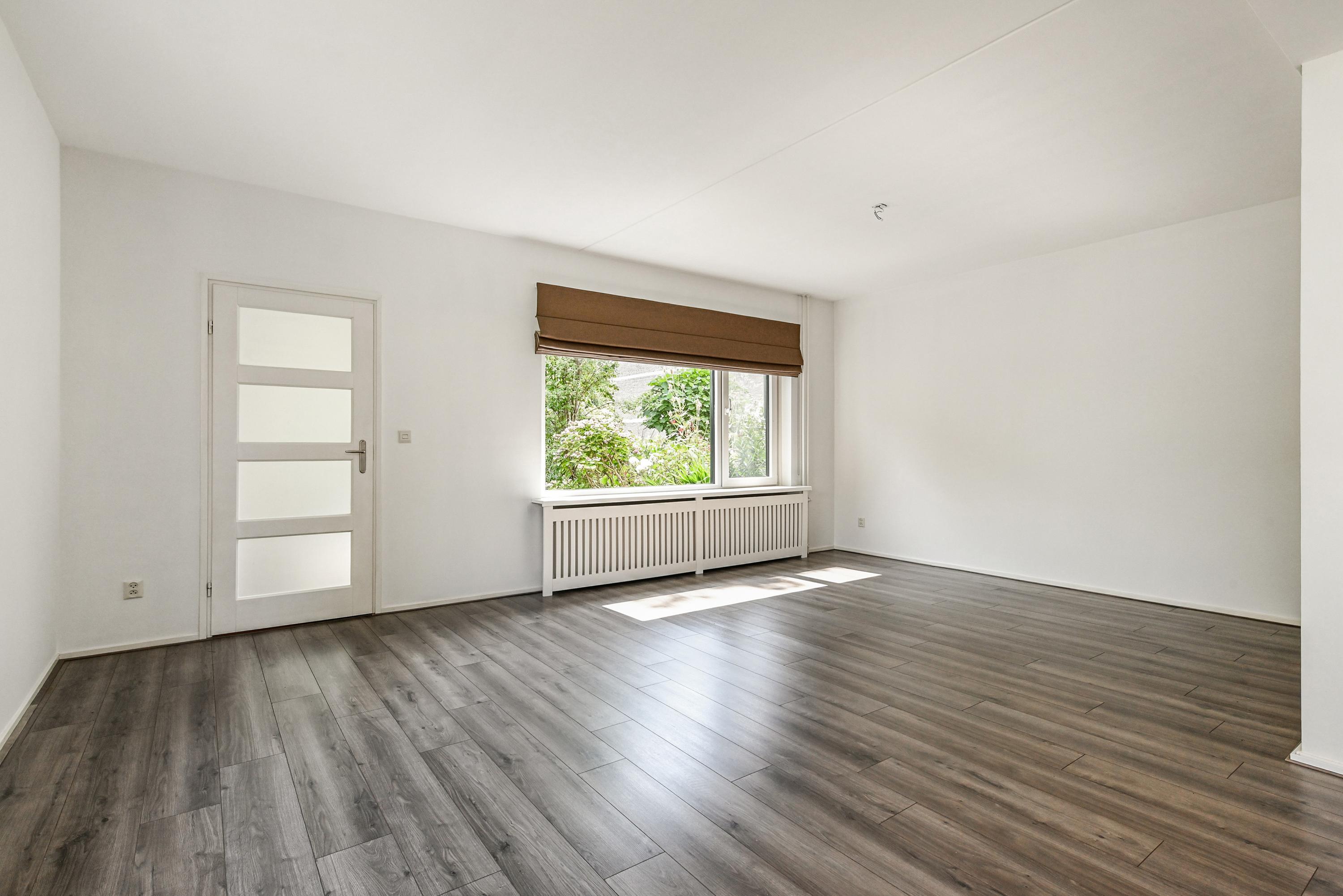 Tussenwoning te koop: Distelweide 145, Voorburg