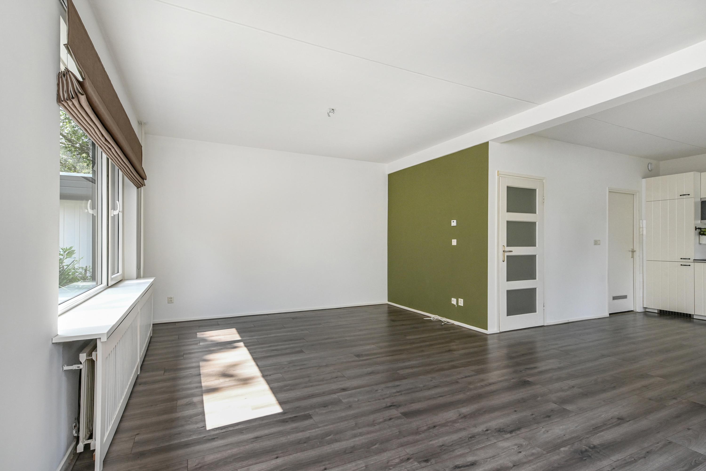 Tussenwoning te koop: Distelweide 145, Voorburg