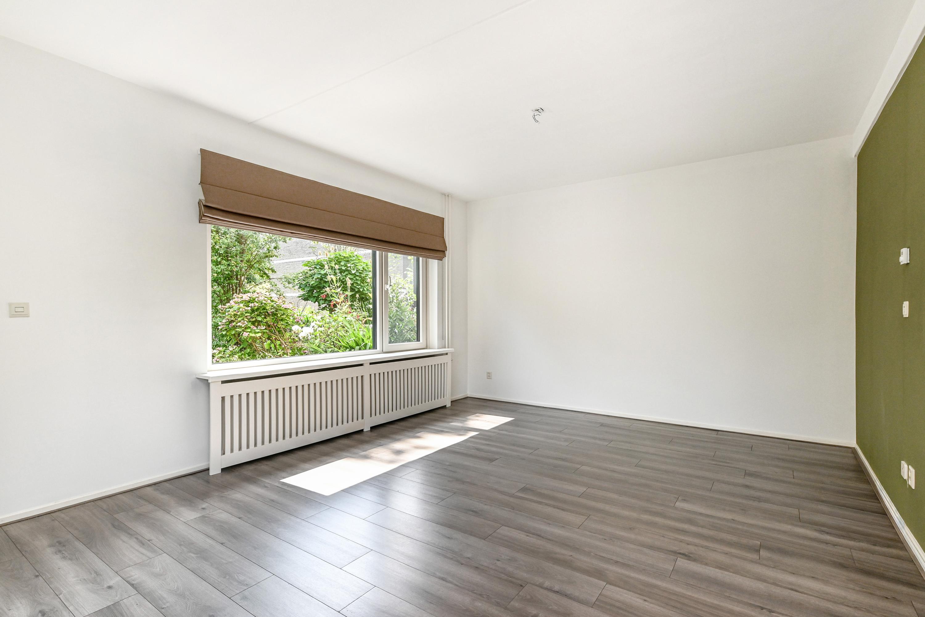 Tussenwoning te koop: Distelweide 145, Voorburg
