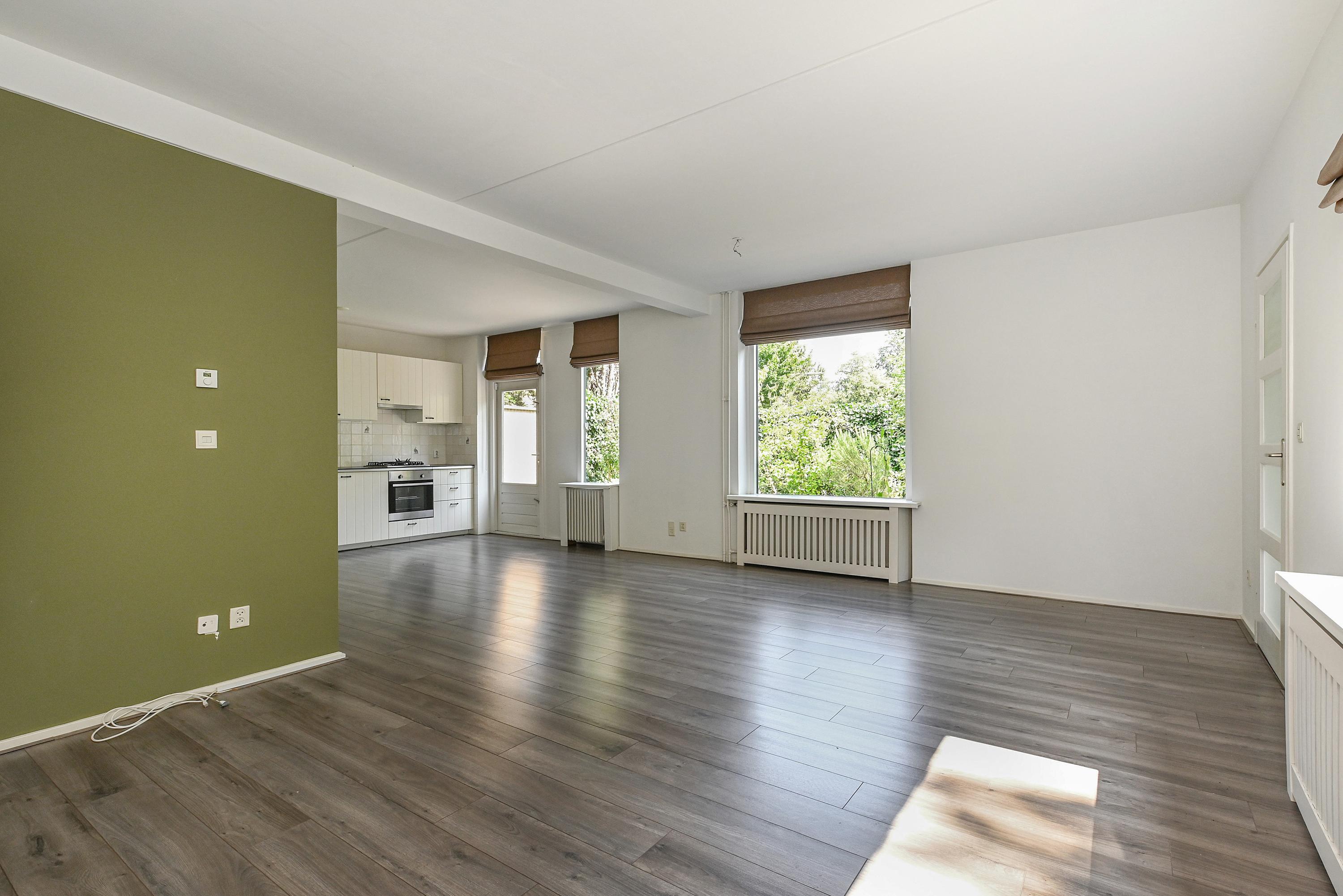 Tussenwoning te koop: Distelweide 145, Voorburg