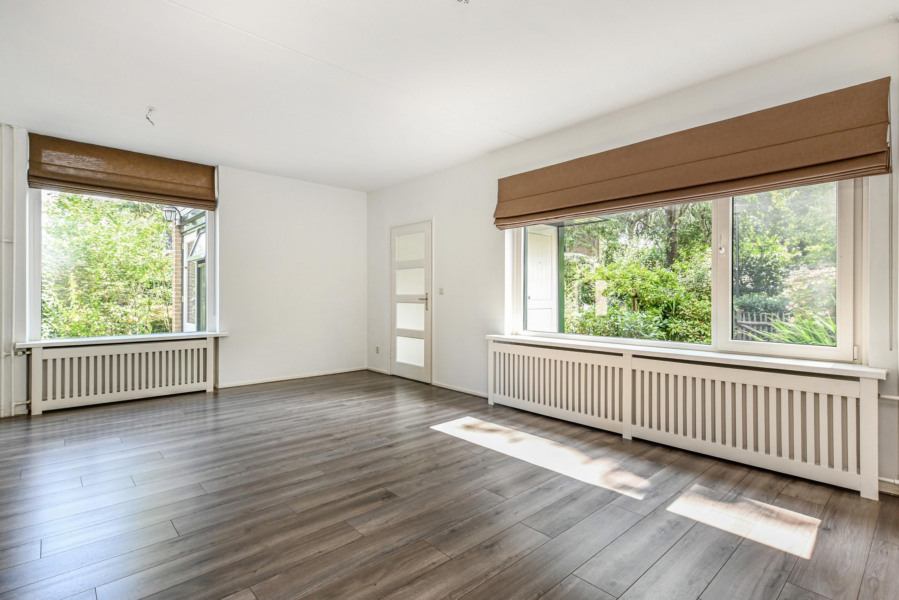 Tussenwoning te koop: Distelweide 145, Voorburg