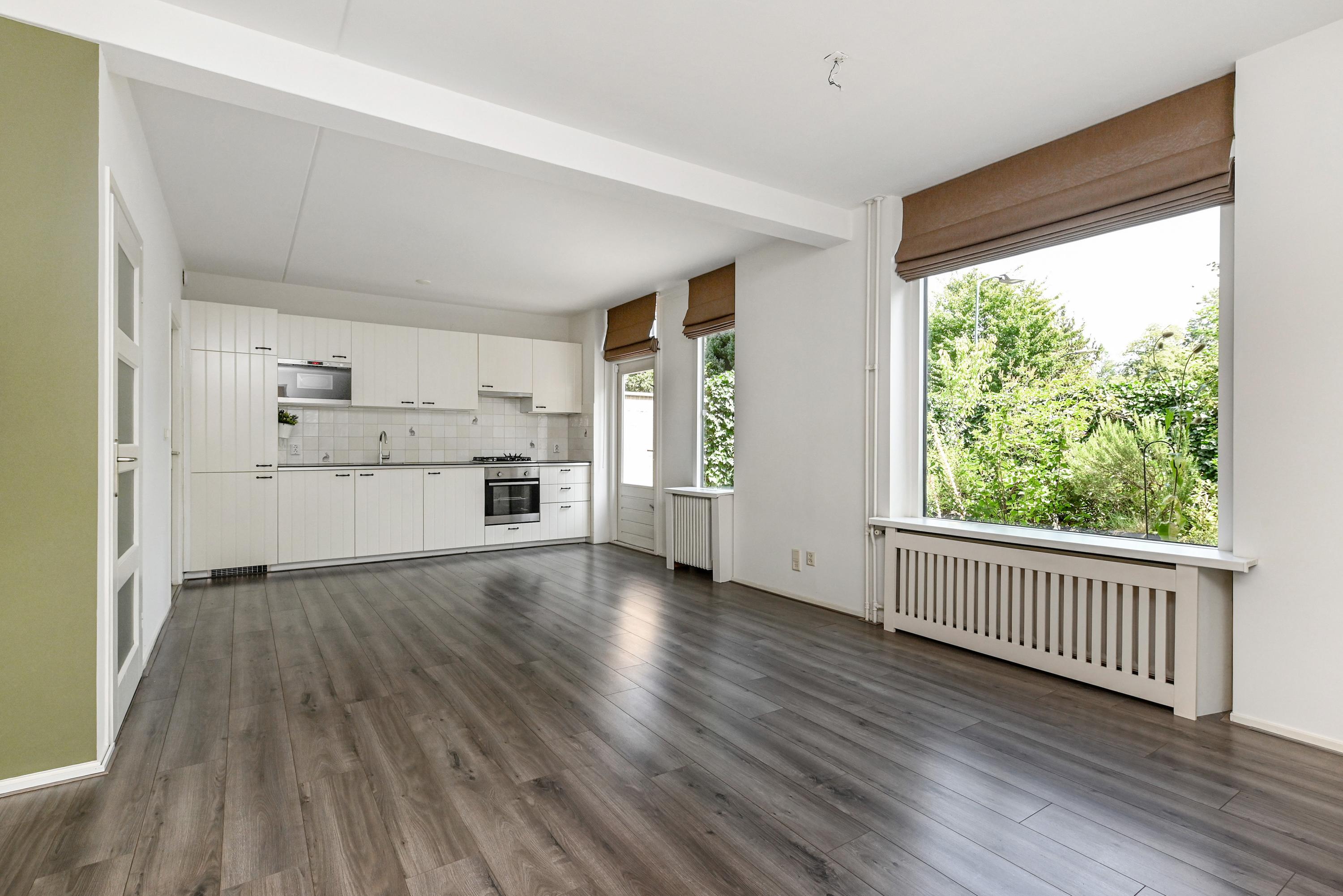 Tussenwoning te koop: Distelweide 145, Voorburg
