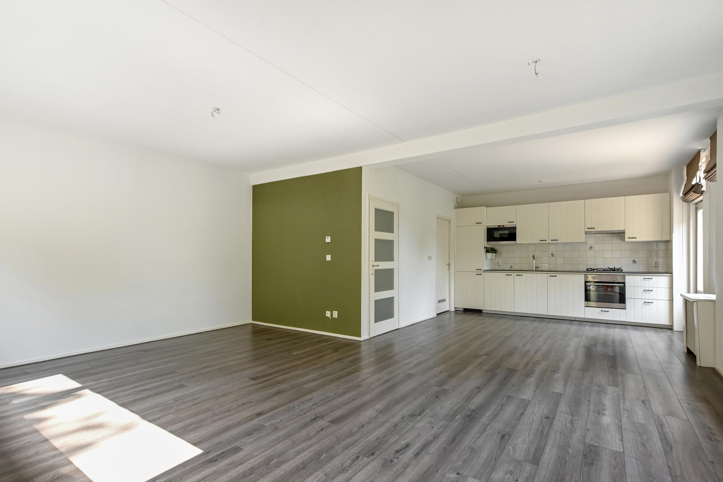 Tussenwoning te koop: Distelweide 145, Voorburg