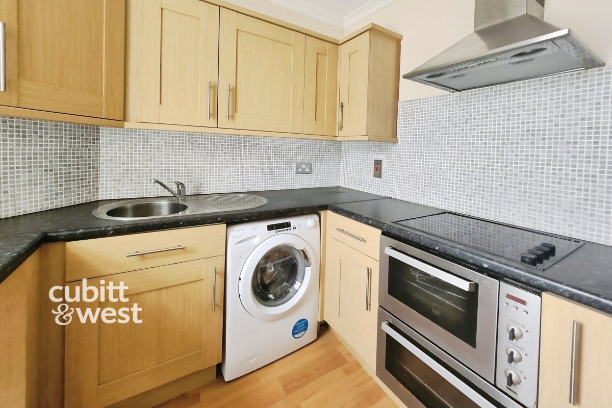 Flat Oakhill Road in Sevenoaks