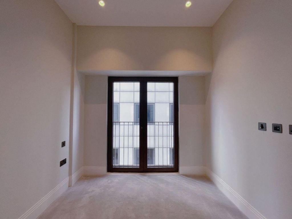 Flat Selsdon Way in Greater London