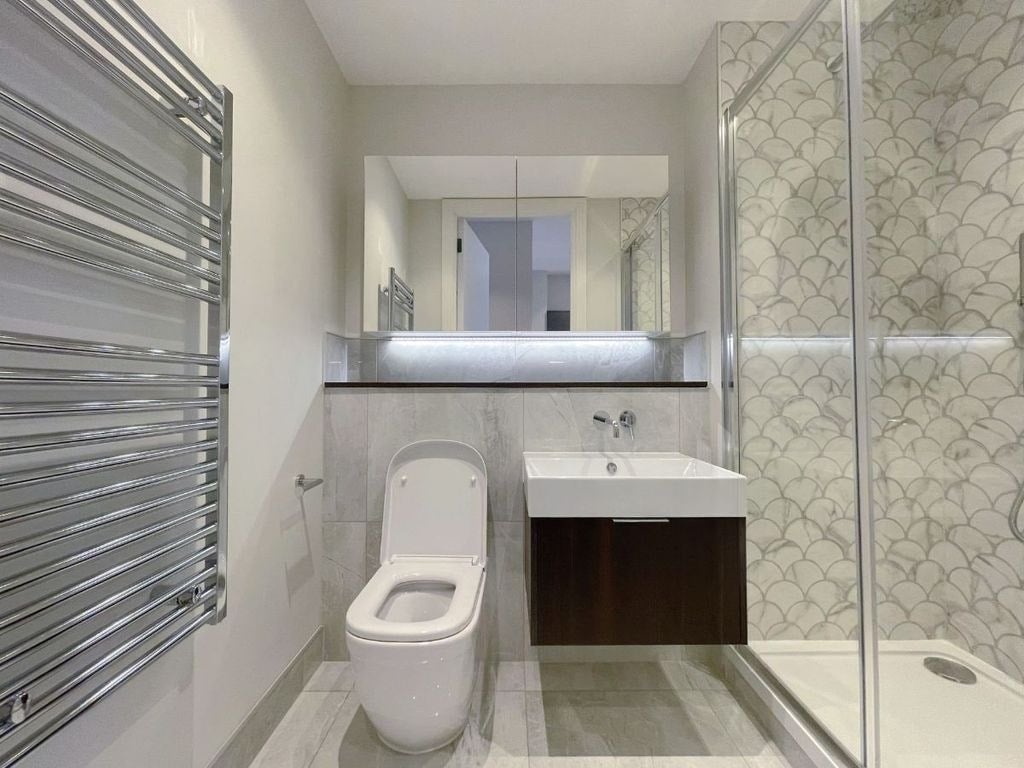 Flat Selsdon Way in Greater London