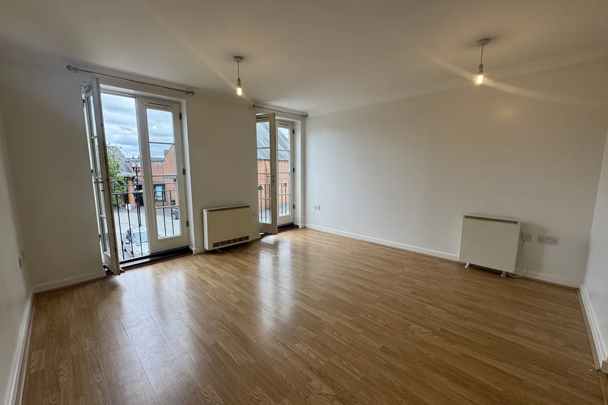 Flat Hickman Street in Fairford Leys