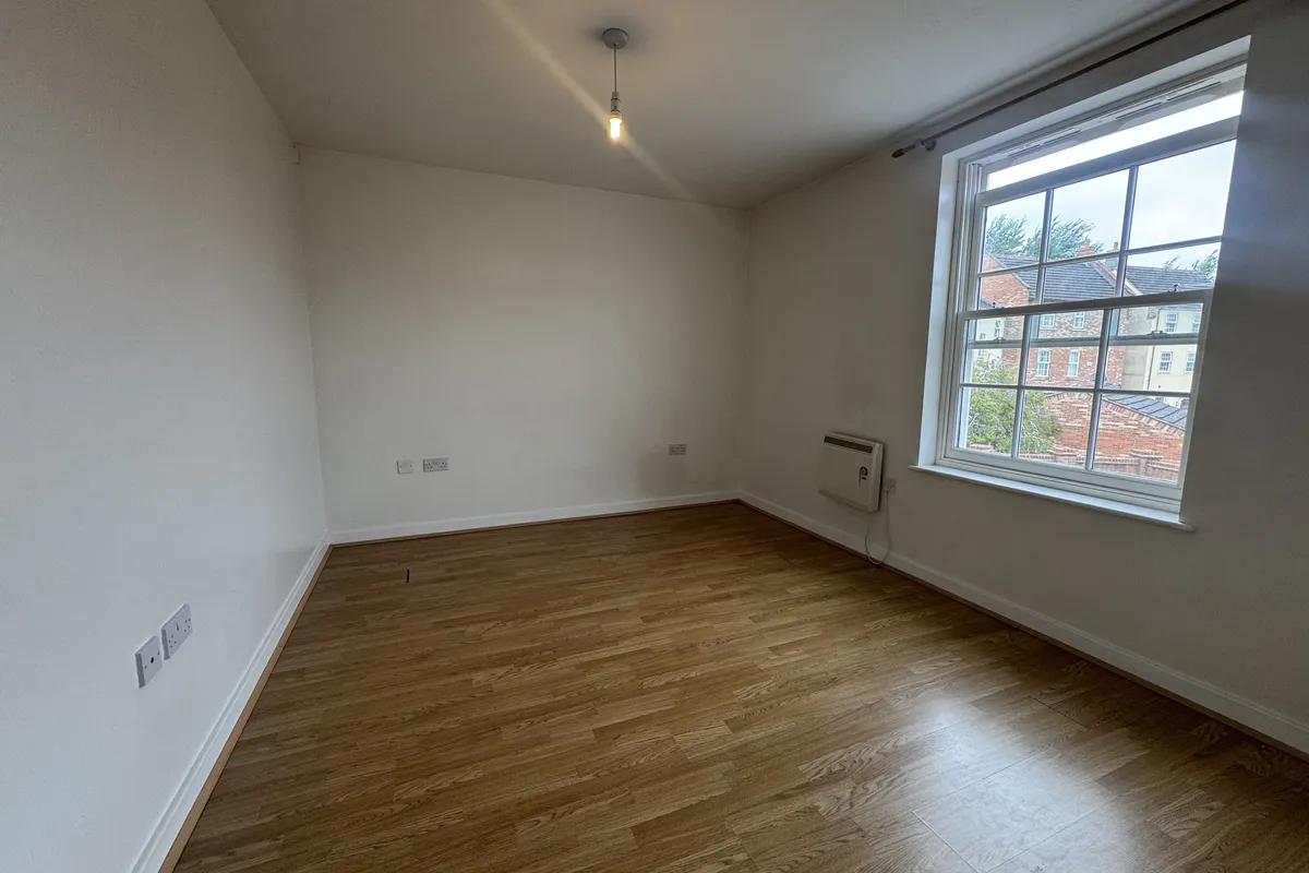 Flat Hickman Street in Fairford Leys