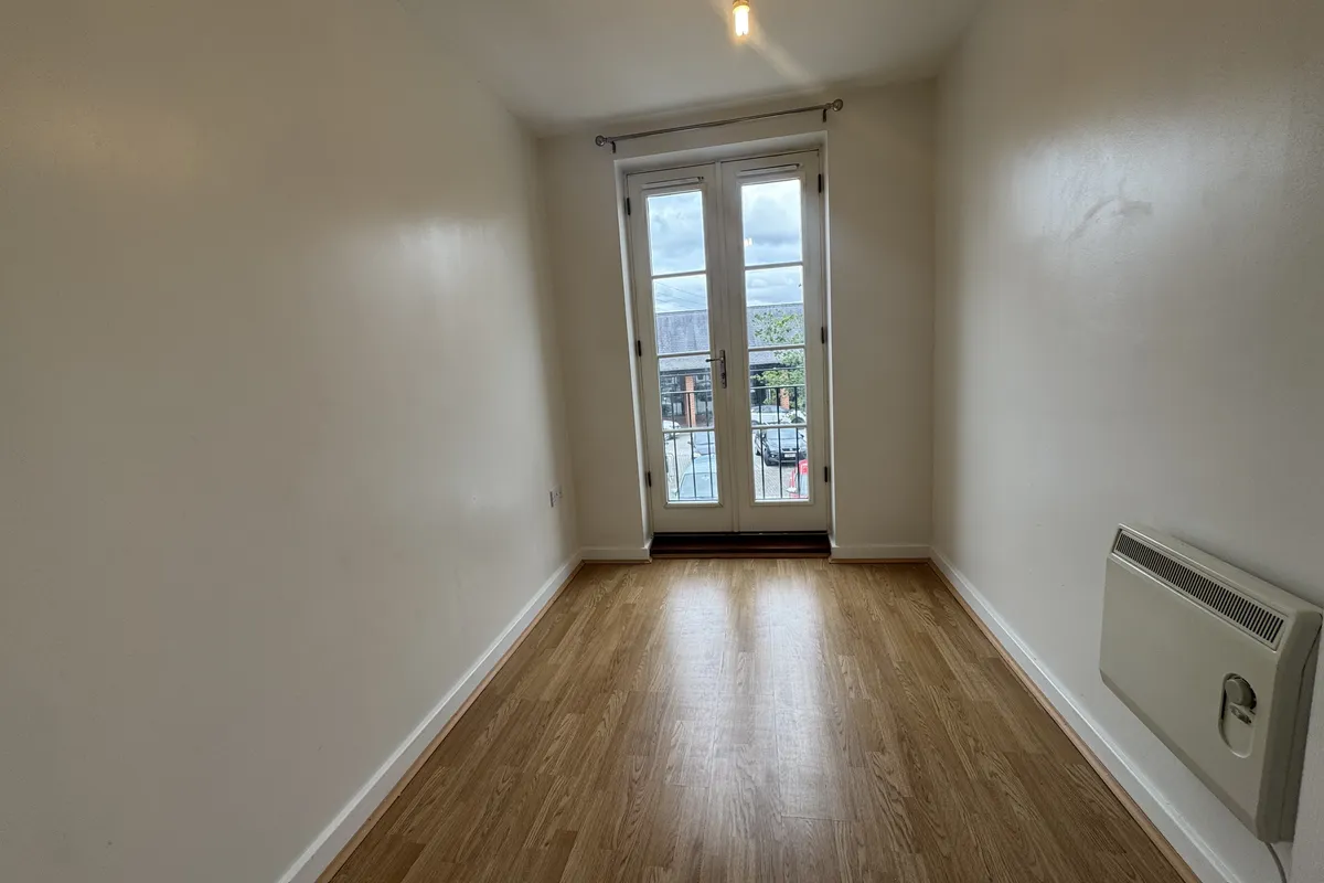 Flat Hickman Street in Fairford Leys