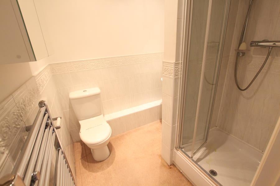 Flat Guildford Road in Surrey Heath