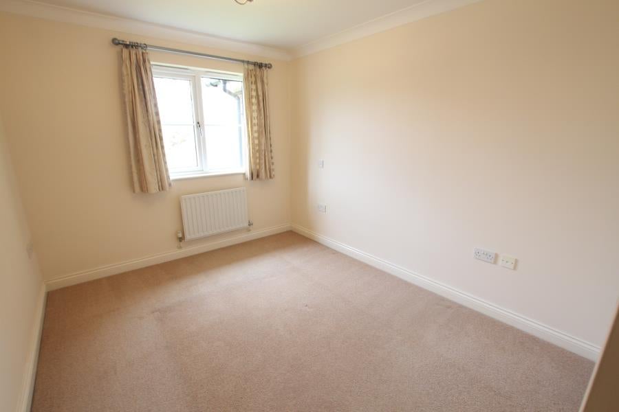 Flat Guildford Road in Surrey Heath