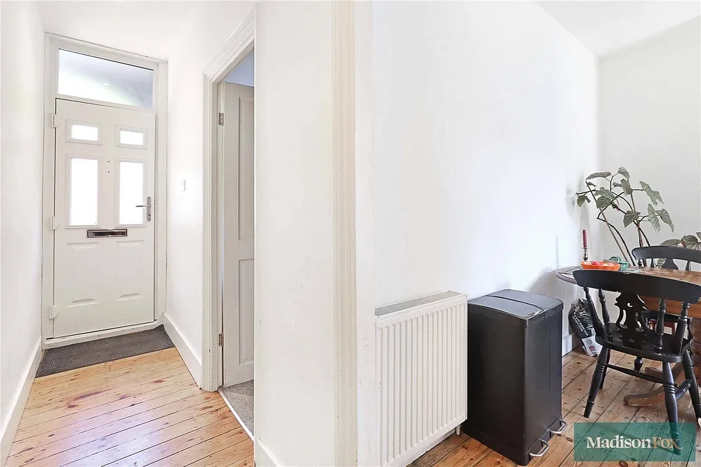 Flat Morieux Road in Greater London