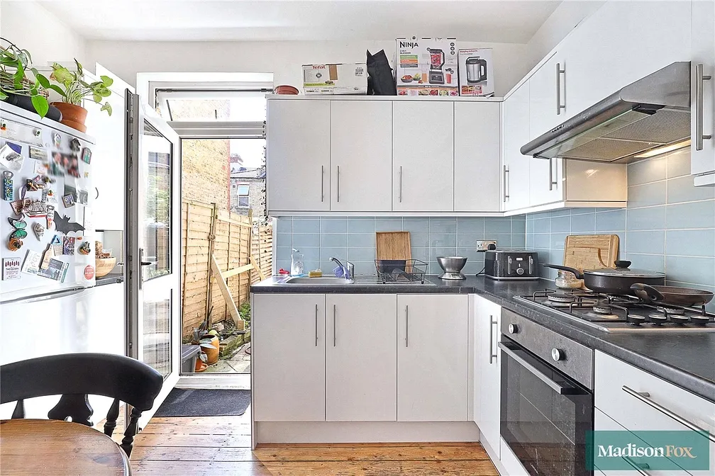 Flat Morieux Road in Greater London