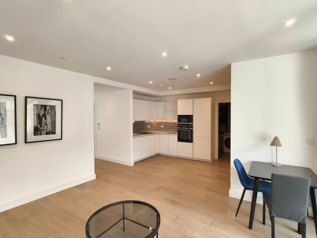 Flat Tannery Square in Greater London