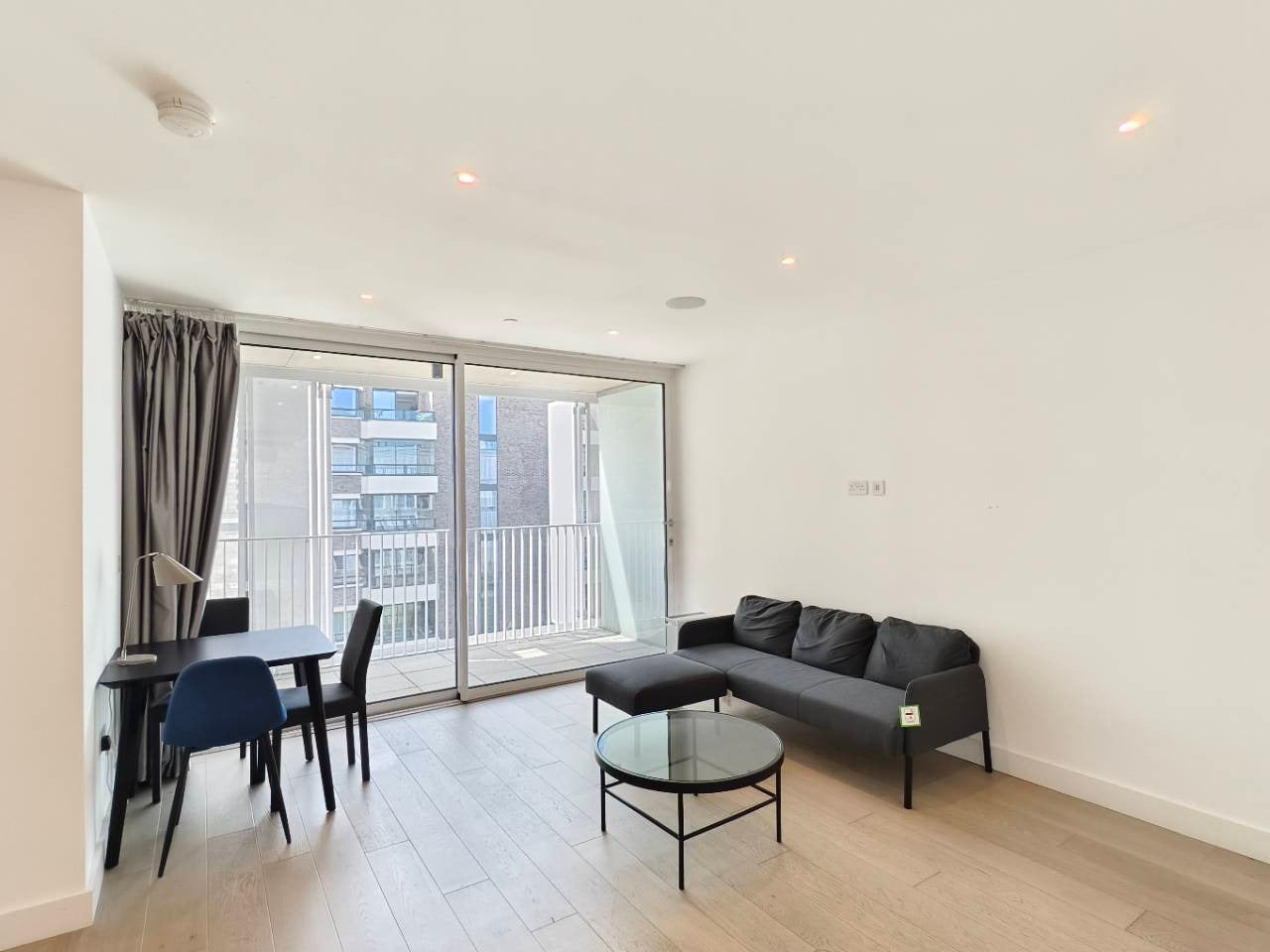 Flat Tannery Square in Greater London