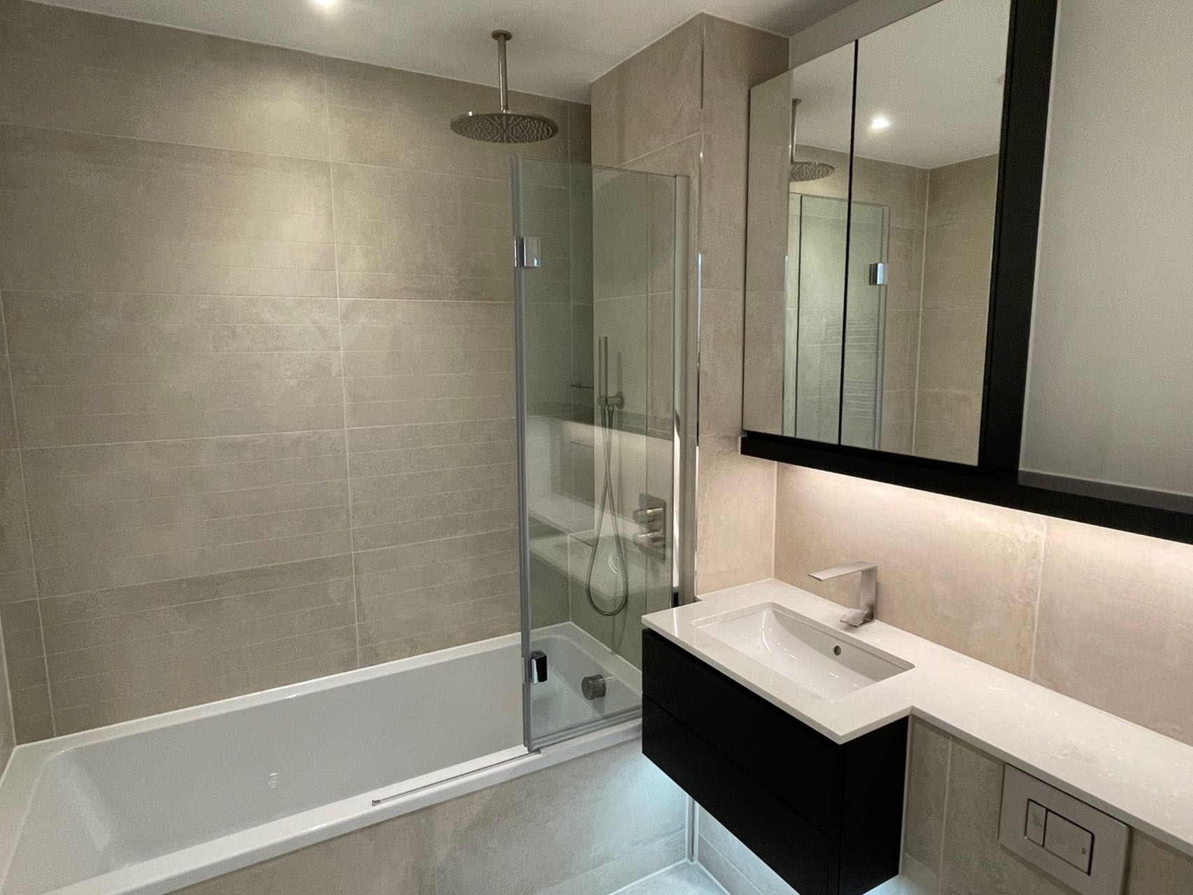 Flat Tannery Square in Greater London