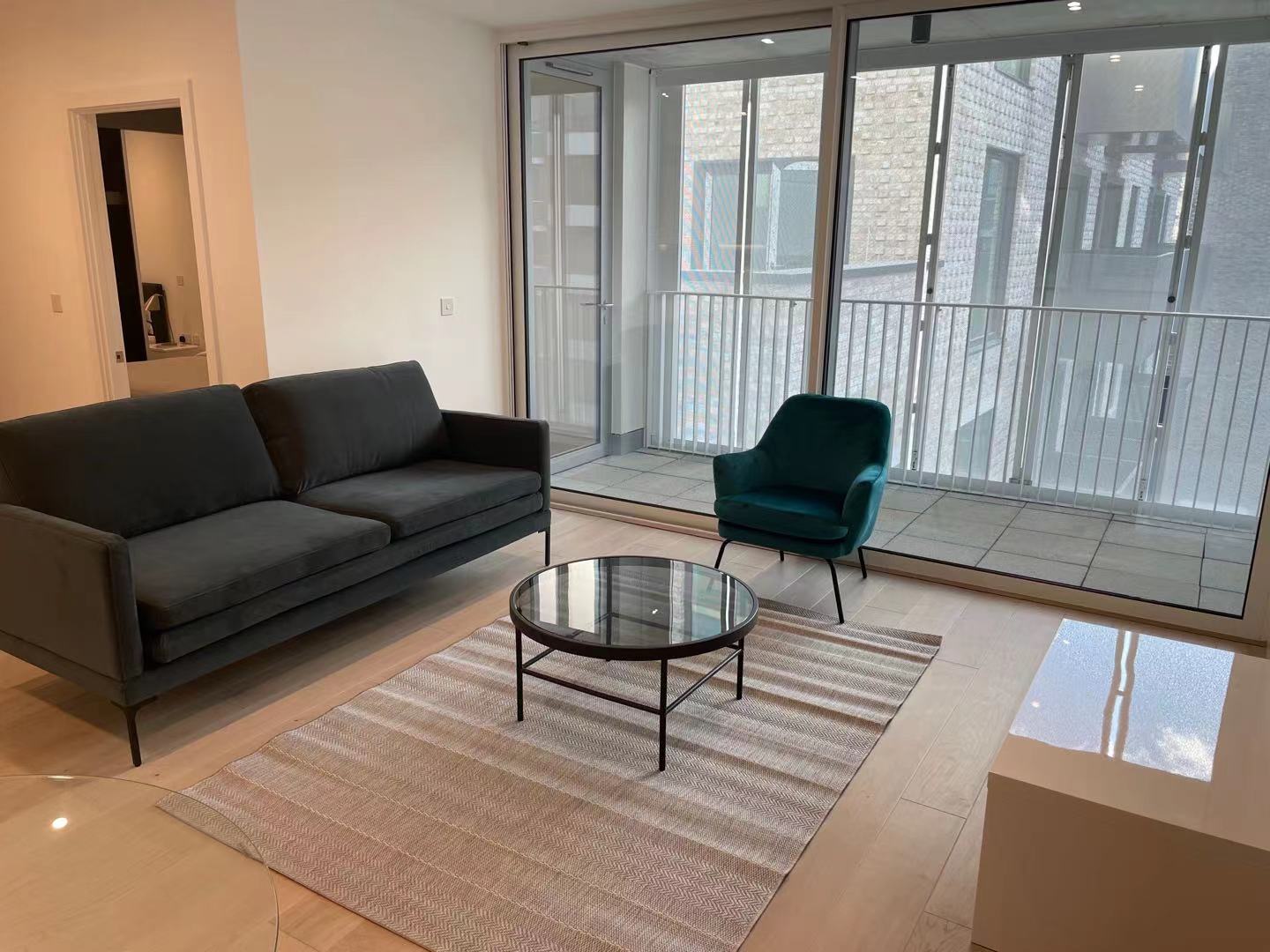 Flat Tannery Square in Greater London