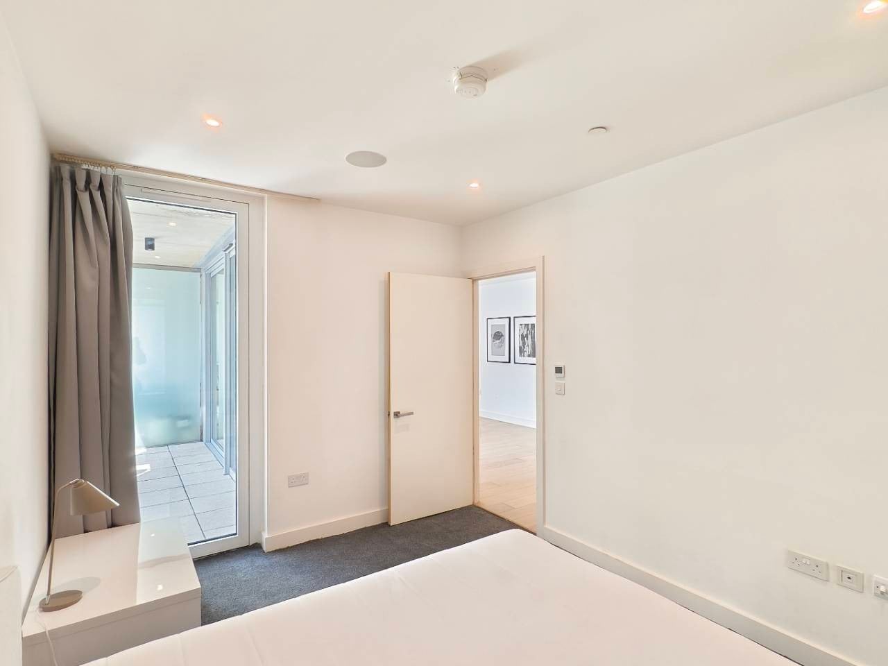 Flat Tannery Square in Greater London