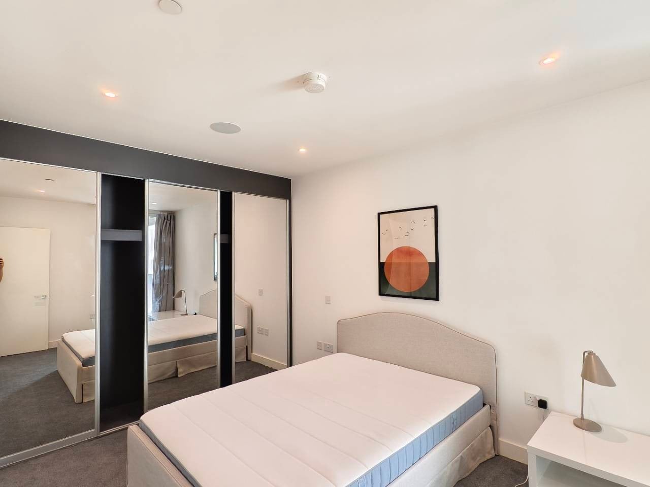 Flat Tannery Square in Greater London