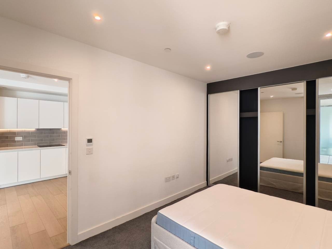 Flat Tannery Square in Greater London