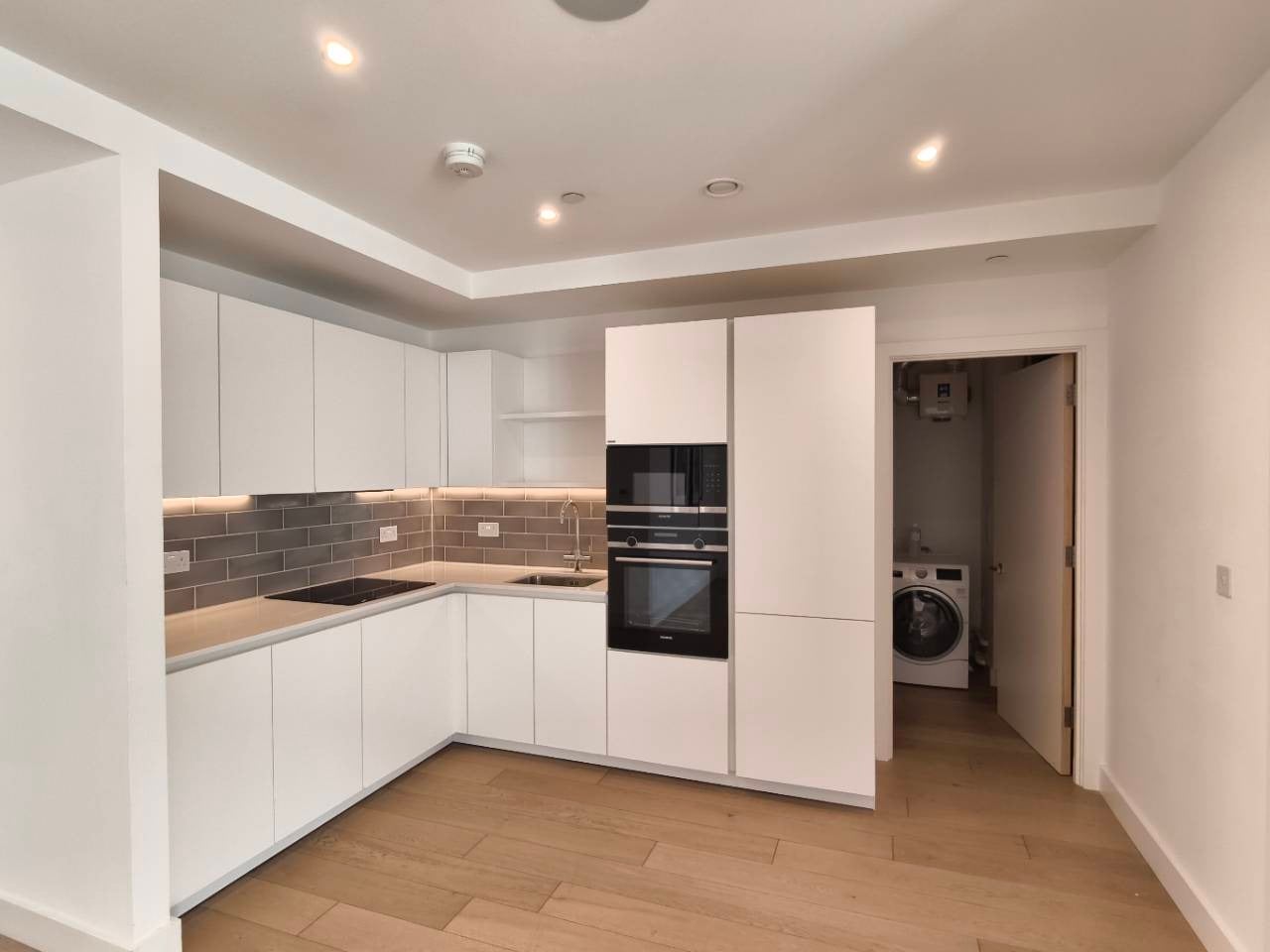 Flat Tannery Square in Greater London