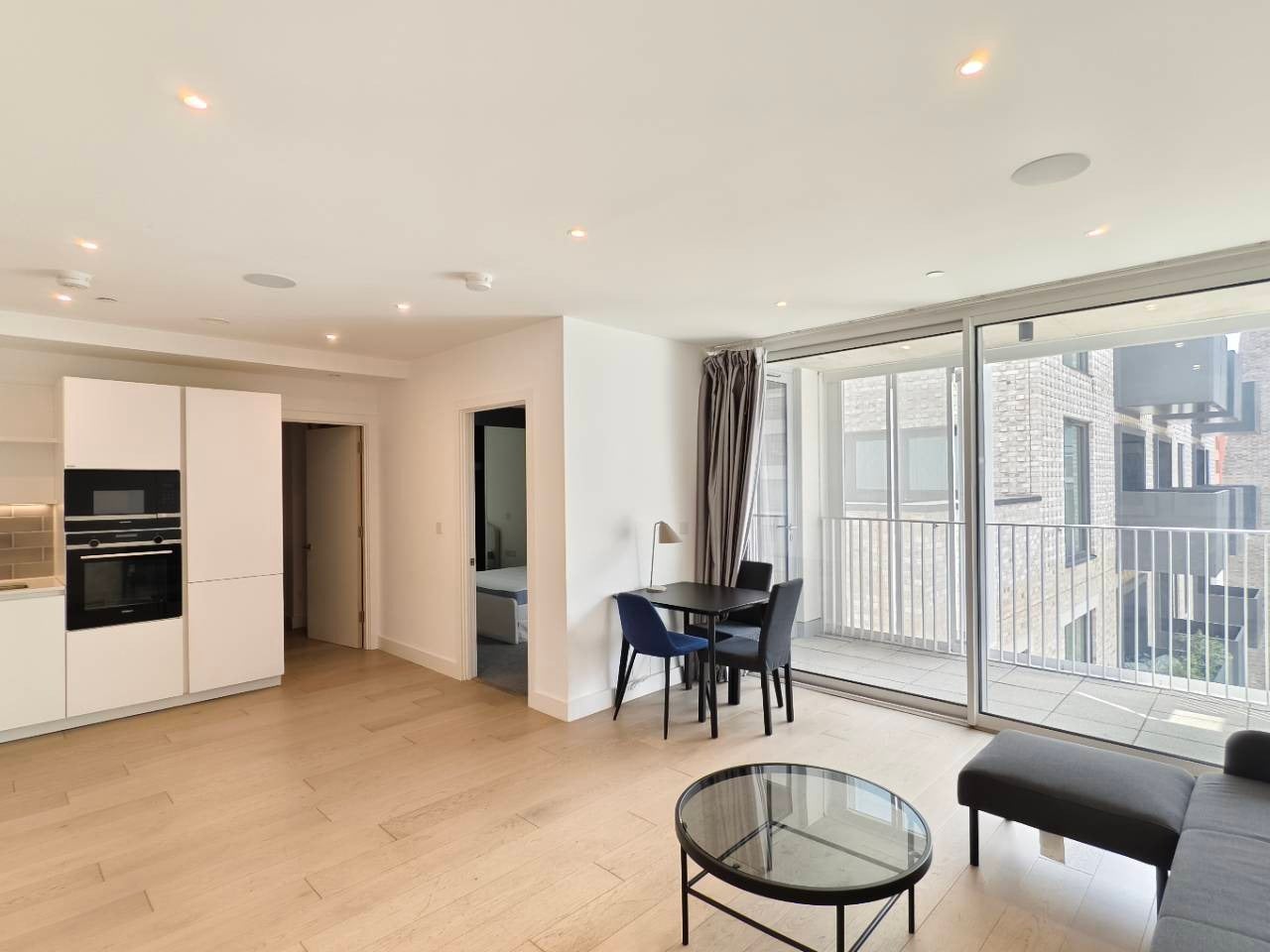 Flat Tannery Square in Greater London