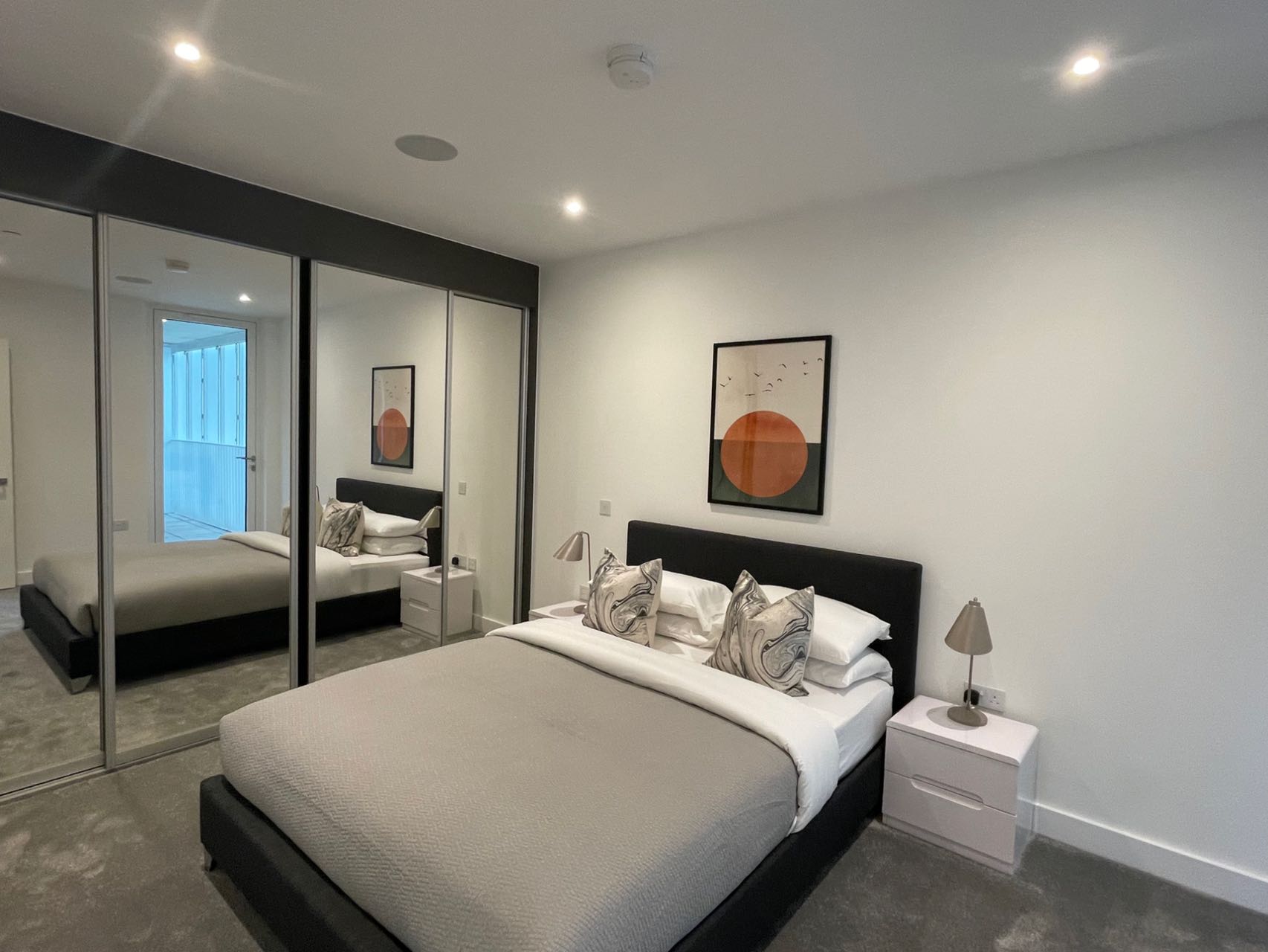 Flat Tannery Square in Greater London