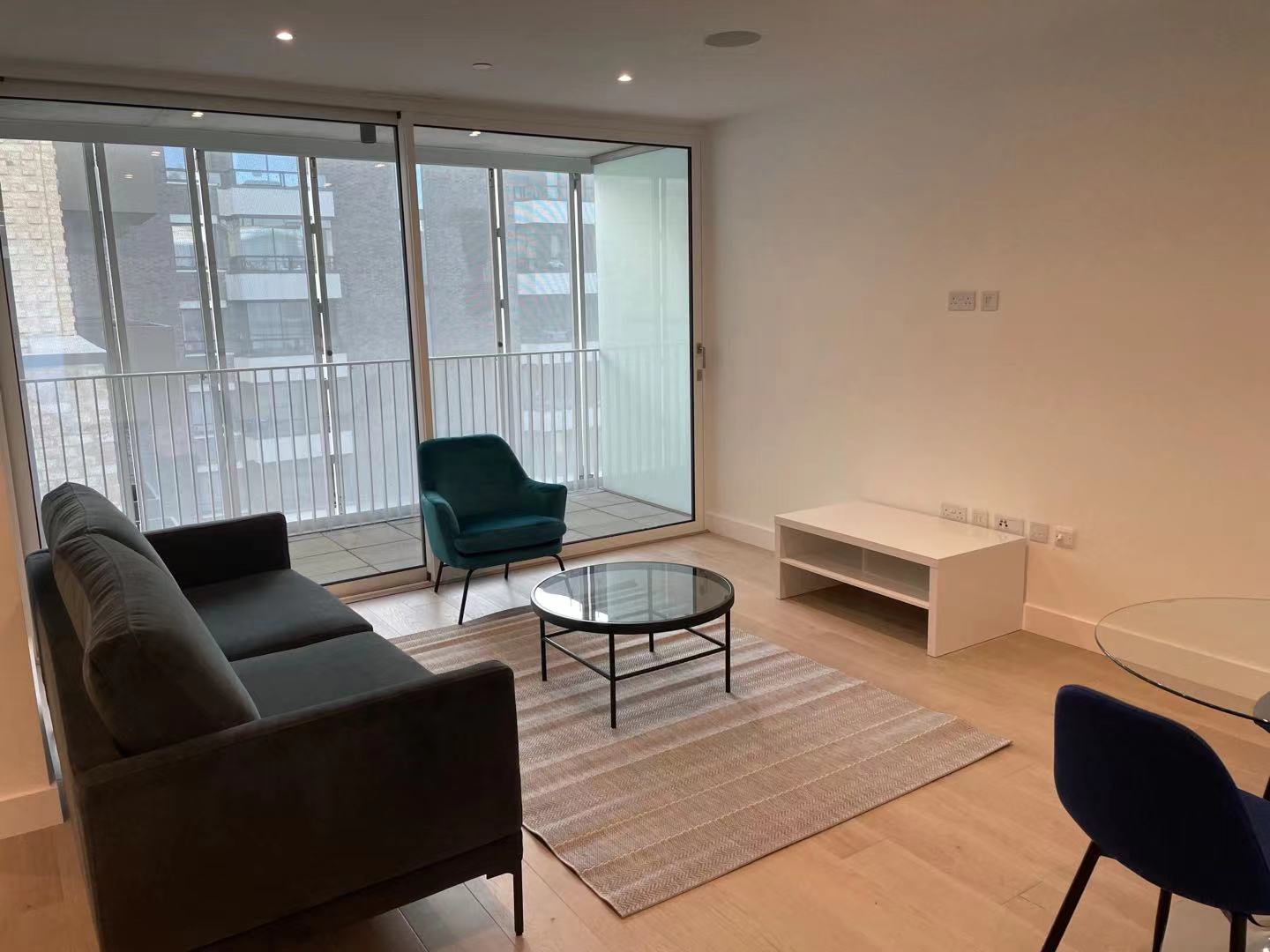 Flat Tannery Square in Greater London