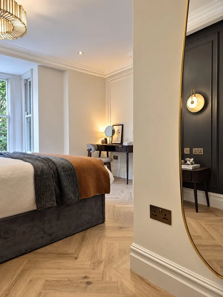 Flat Peckham Road in Greater London