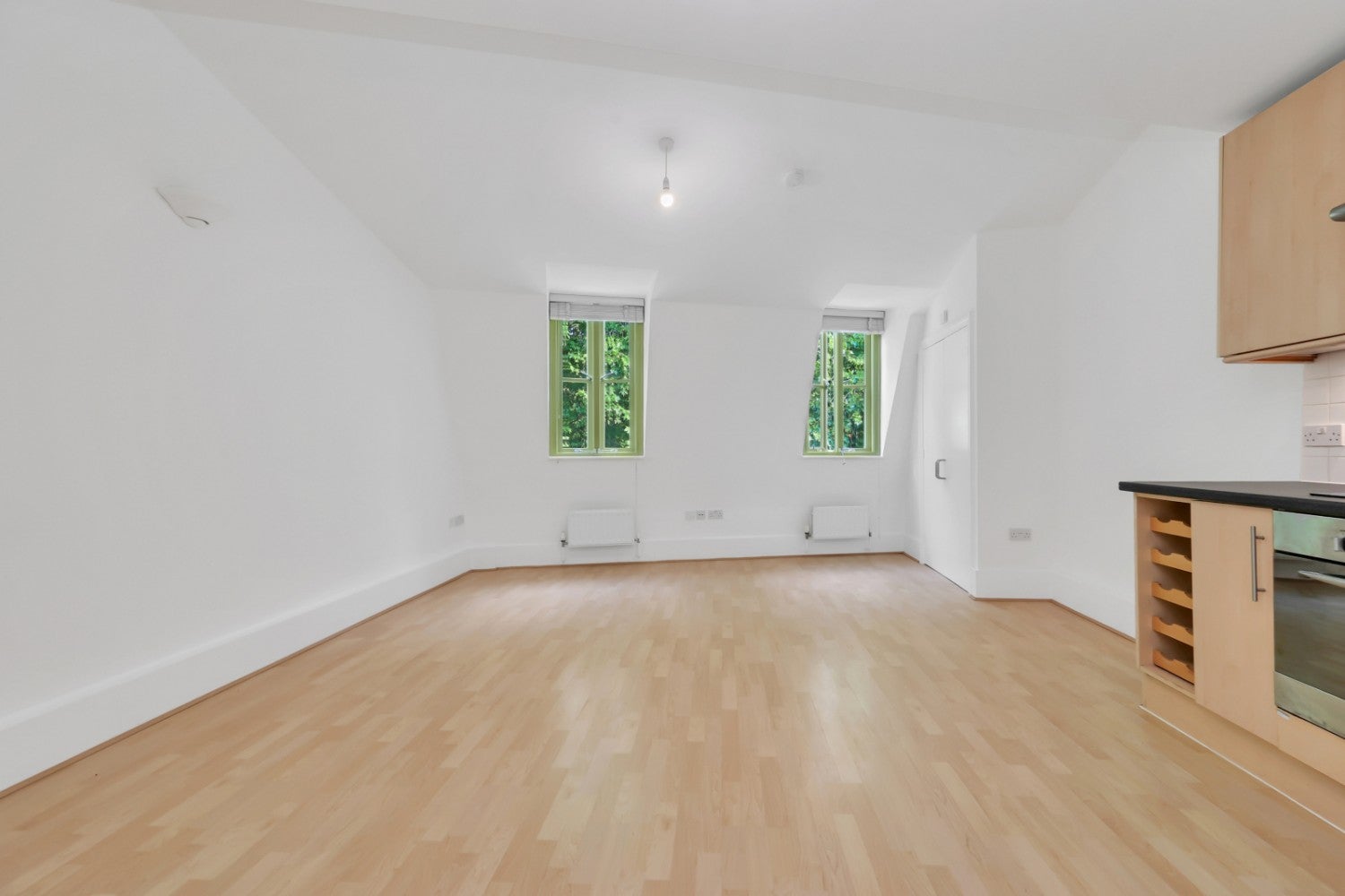 Flat Annis Road in Greater London