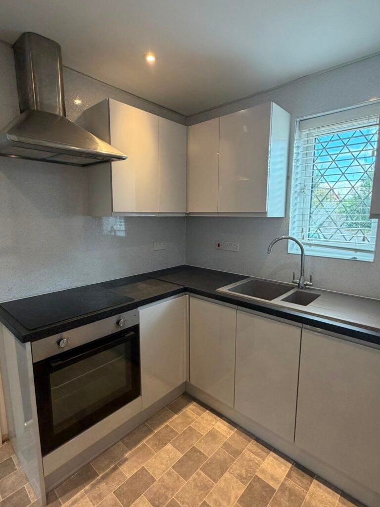 Flat Ashmere Close in Beansheaf