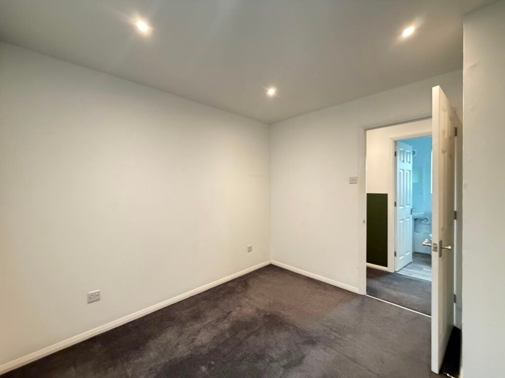 Flat Ashmere Close in Beansheaf