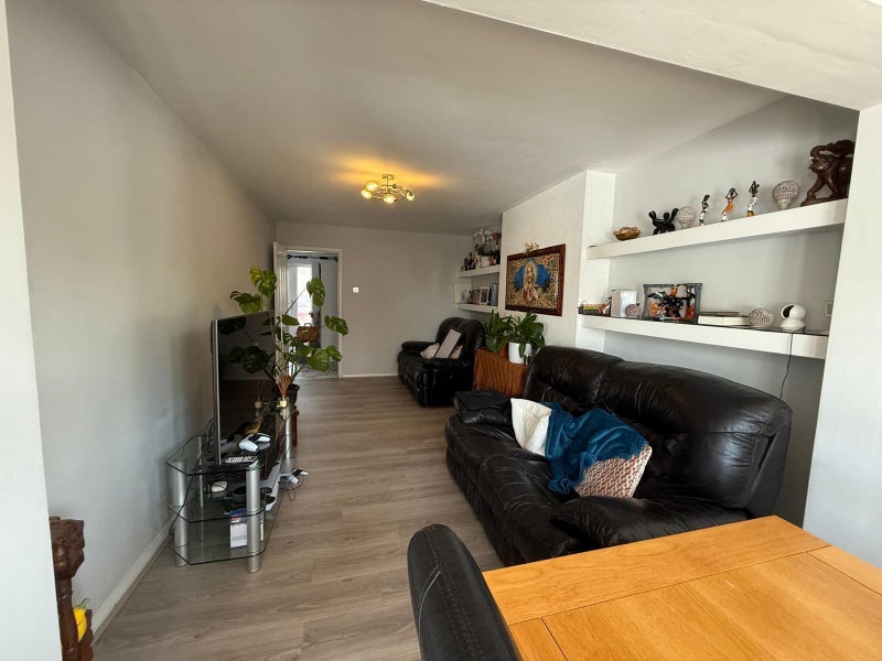 House Abbeydale Close in Coventry