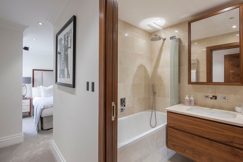 Flat Kensington Gardens Square in City of Westminster