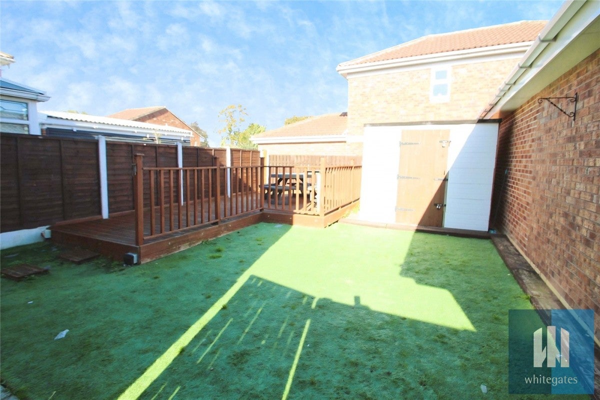 House Mountfields Walk in Wakefield