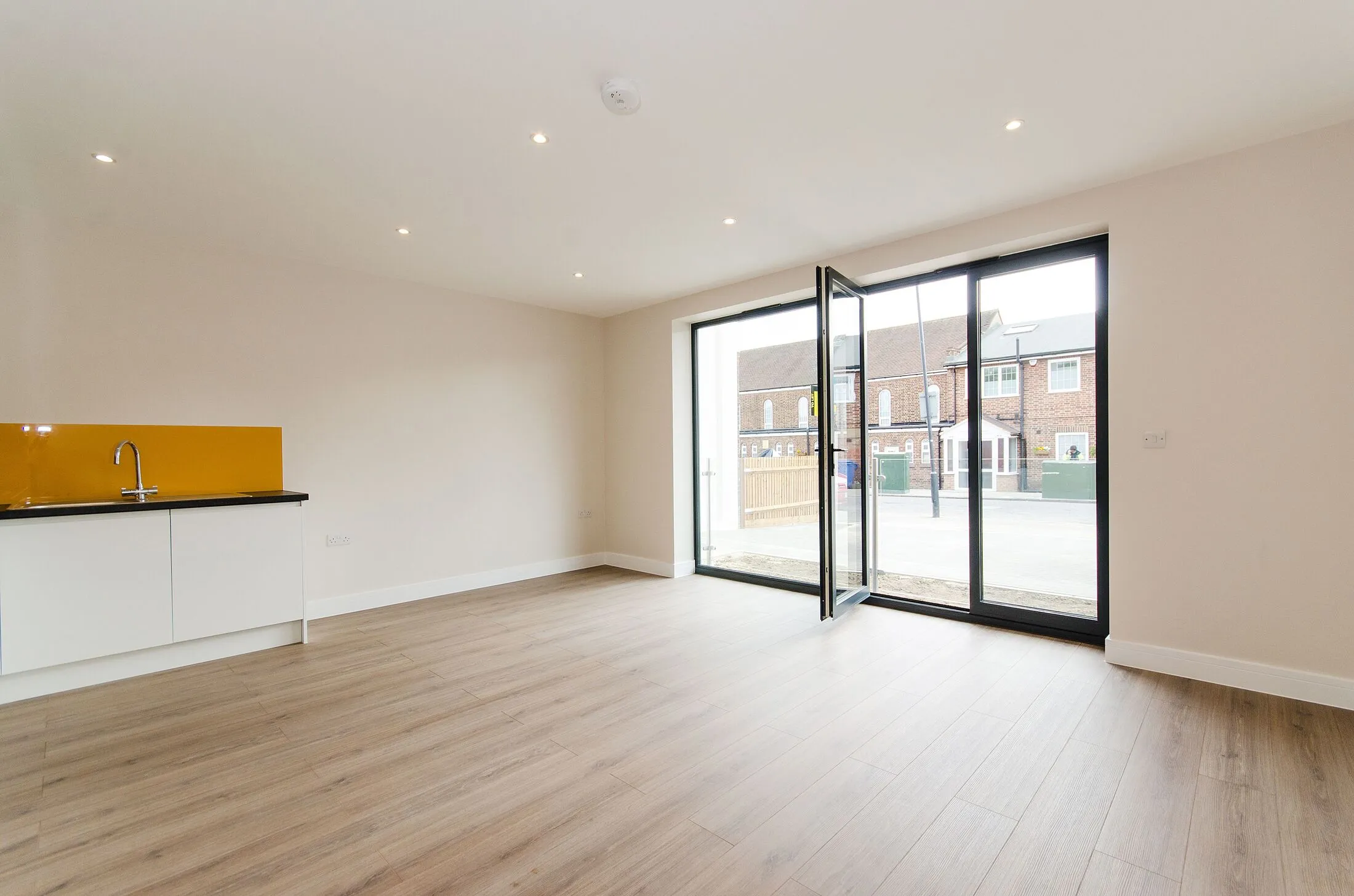 Flat Conifer Way in Greater London