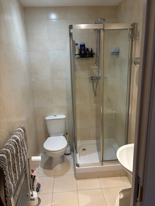 Room High Street in Greater London
