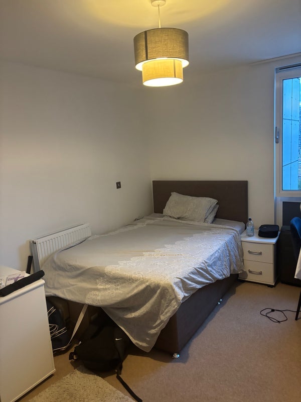Room High Street in Greater London