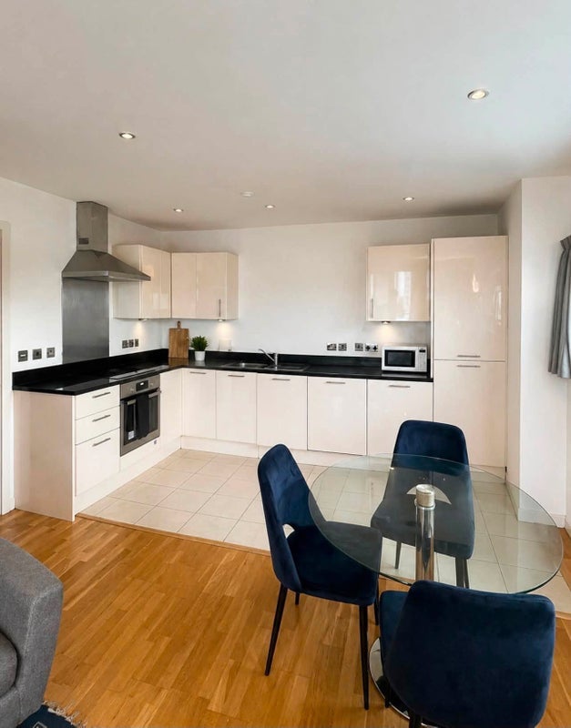 Room High Street in Greater London
