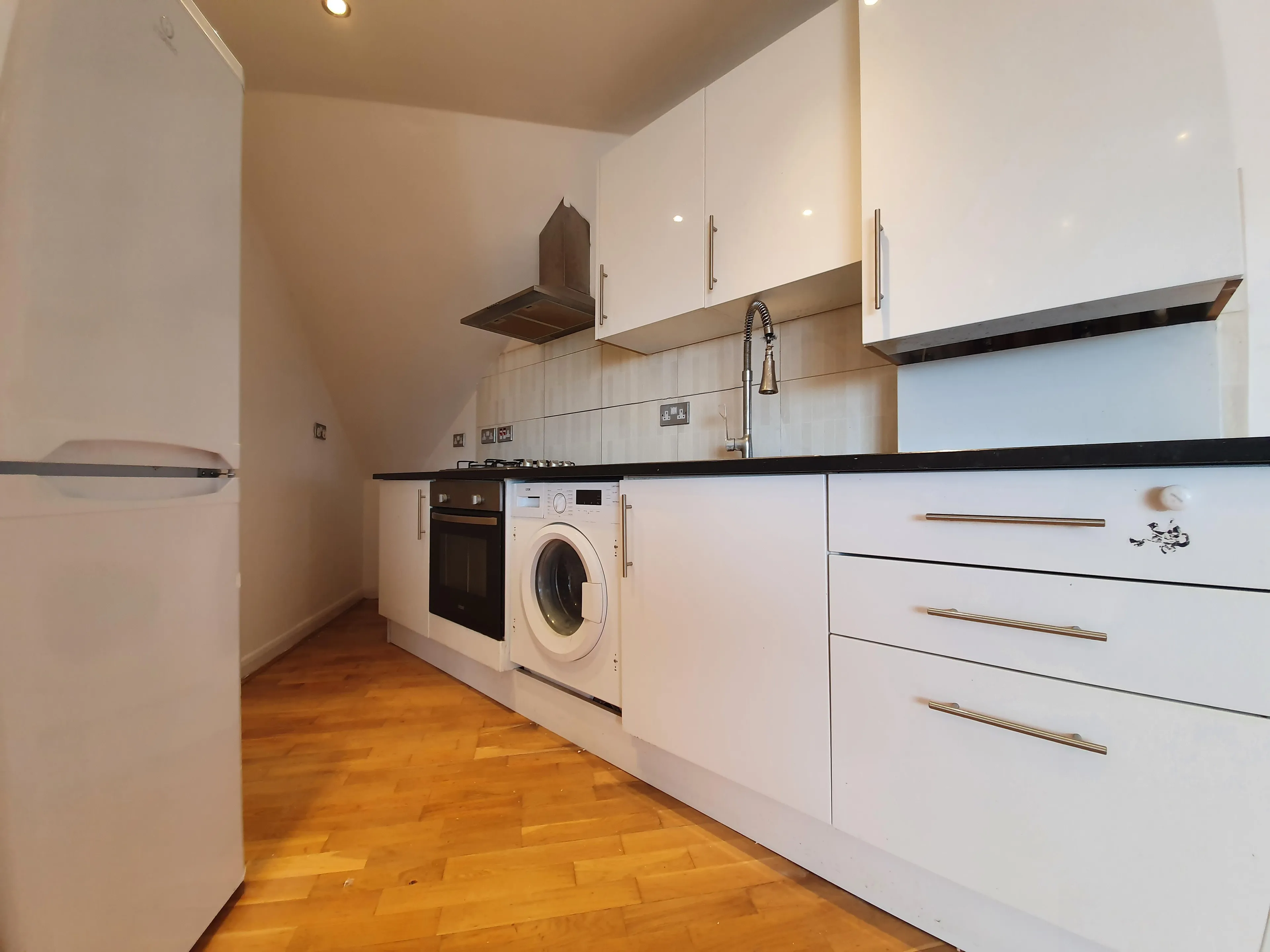 Flat Eastcote Lane in Greater London