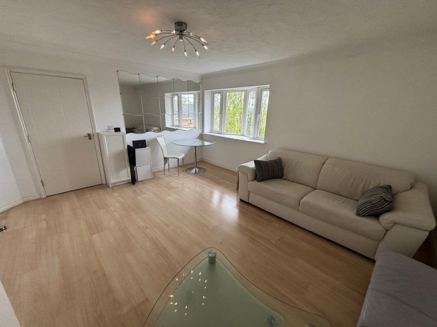 Flat Winslet Place in Reading