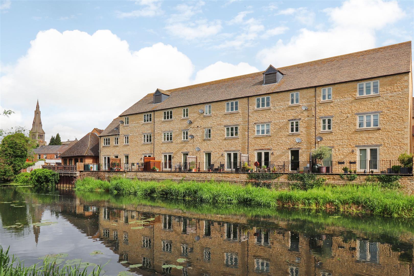 Flat Riverside Place in South Kesteven