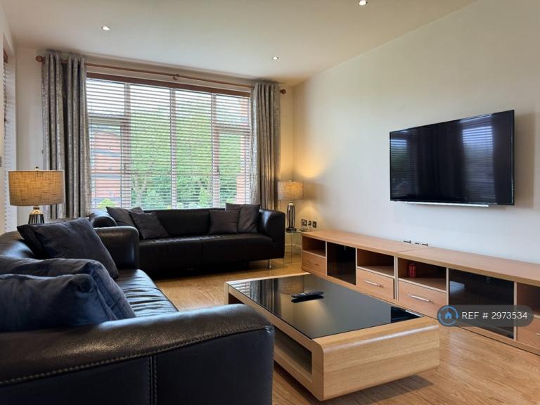 Flat Aigburth Vale in Liverpool